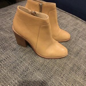 Loreffler Randall tan chelsea bootie🌙